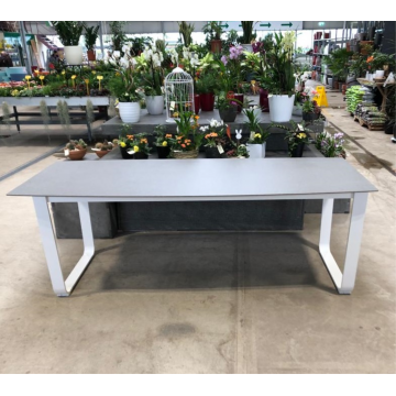 Table de jardin avec plateau spraystone