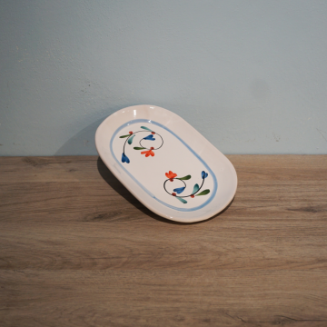 Petite assiette ovale en céramique                                     