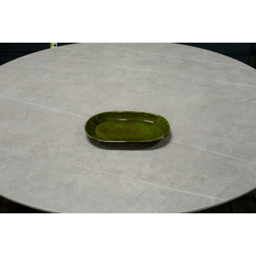 Petite assiette ovale en céramique 26 x 18 cm                                    